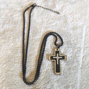 #544 Vintage Black and Silver Cross Pendant Necklace 14 Inches